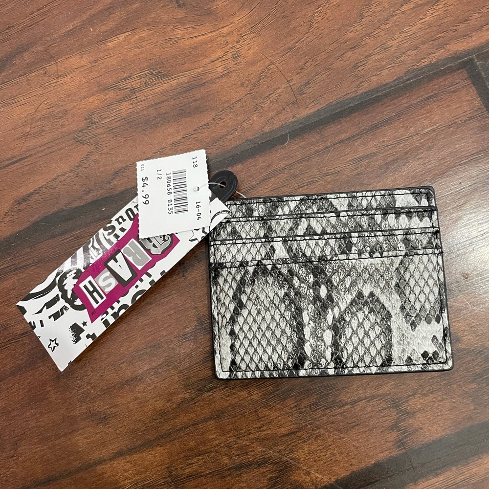 Card holder snake print black and white